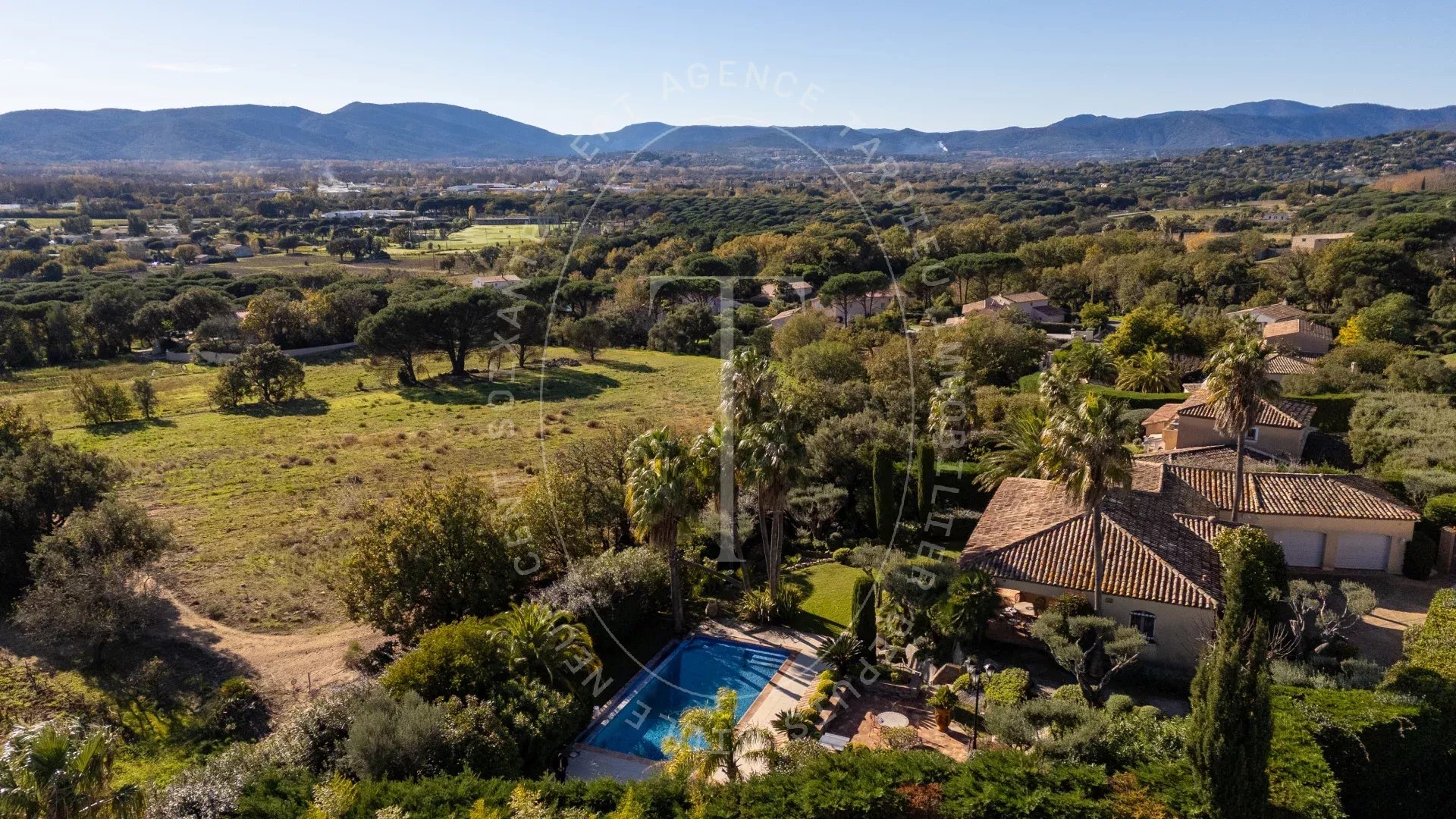 Maison provençale de 267 m² avec piscine