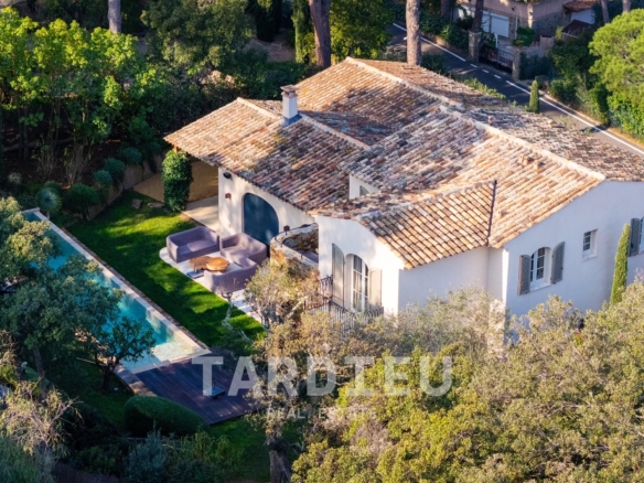 VILLA NEO PROVENCALE - SALINS SAINT -TROPEZ