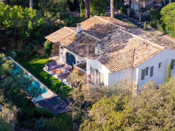 VILLA NEO PROVENCALE - SALINS SAINT -TROPEZ
