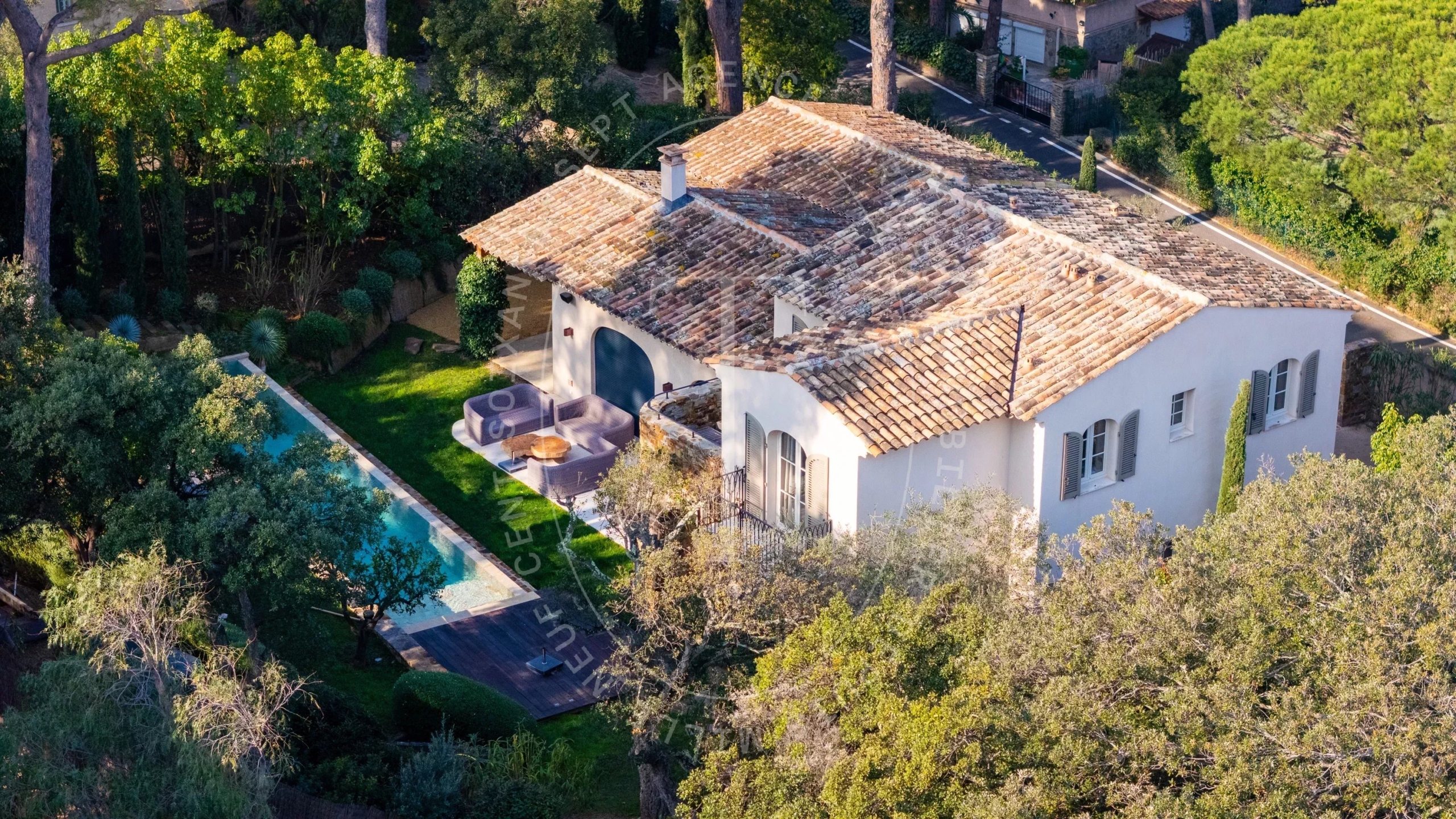 VILLA NEO PROVENCALE - SALINS SAINT -TROPEZ