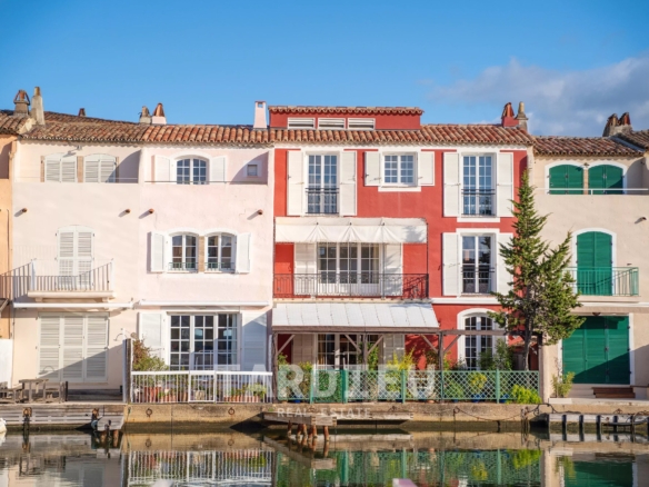 Maison de maître avec amarrage