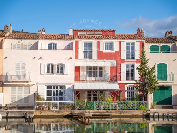 Maison de maître avec amarrage