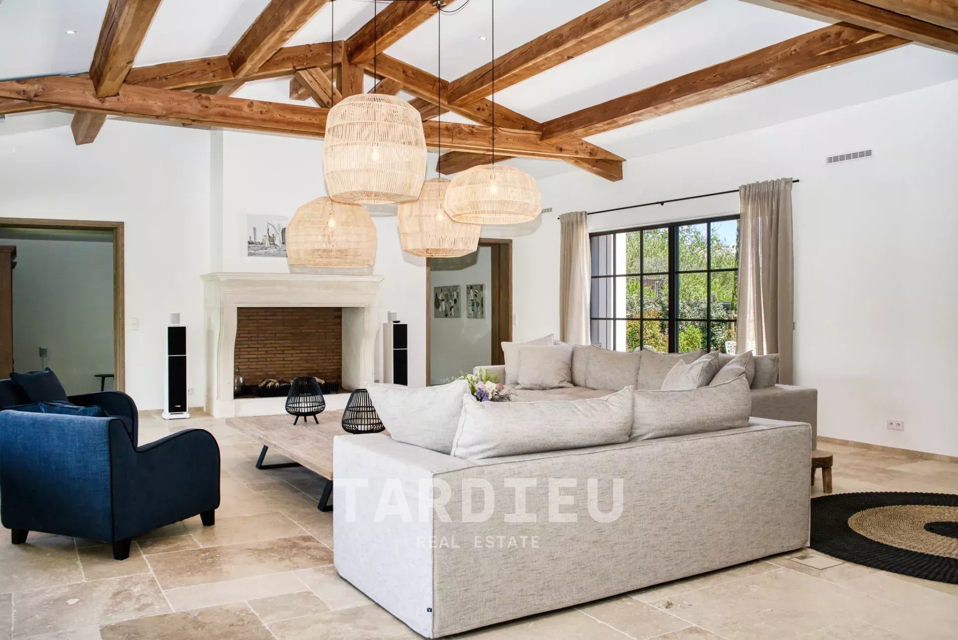 Villa contemporaine avec piscine proche centre ville