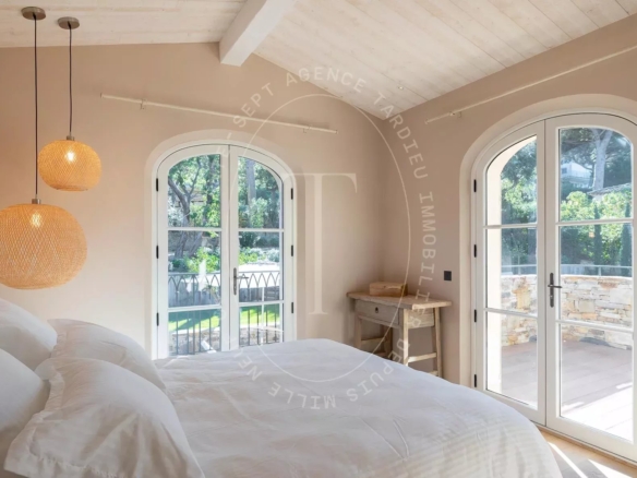 VILLA NEO PROVENCALE - SALINS SAINT -TROPEZ