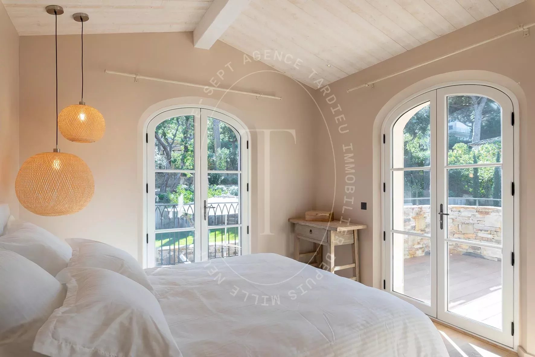 VILLA NEO PROVENCALE - SALINS SAINT -TROPEZ