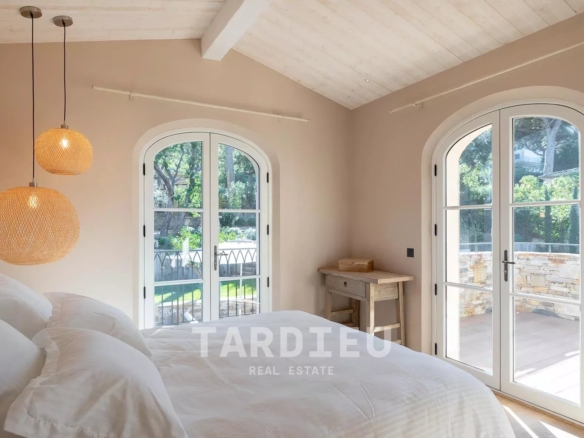 VILLA NEO PROVENCALE - SALINS SAINT -TROPEZ