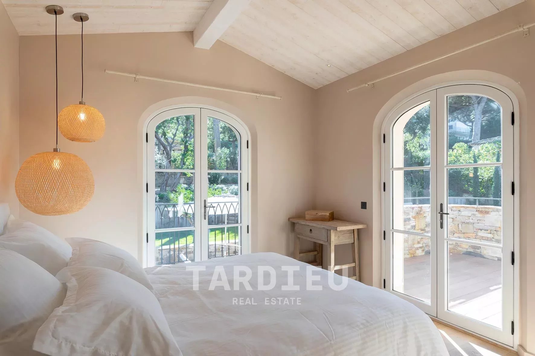 VILLA NEO PROVENCALE - SALINS SAINT -TROPEZ