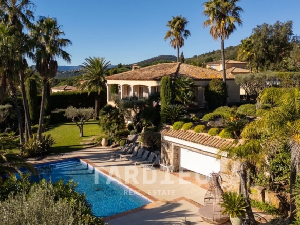 Maison provençale de 267 m² avec piscine