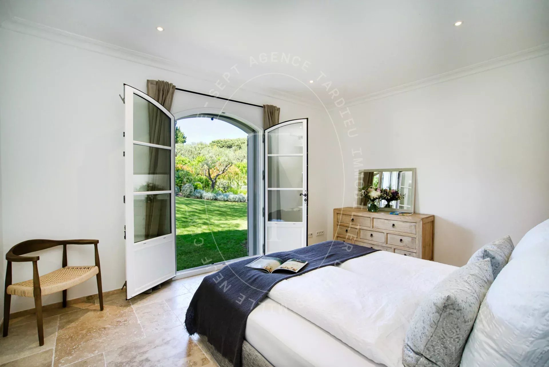 Villa contemporaine avec piscine proche centre ville