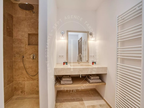 Villa contemporaine avec piscine proche centre ville