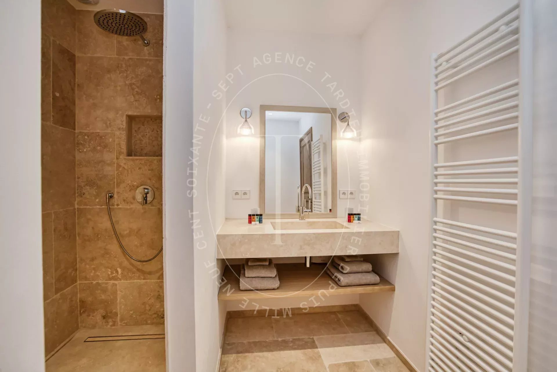 Villa contemporaine avec piscine proche centre ville