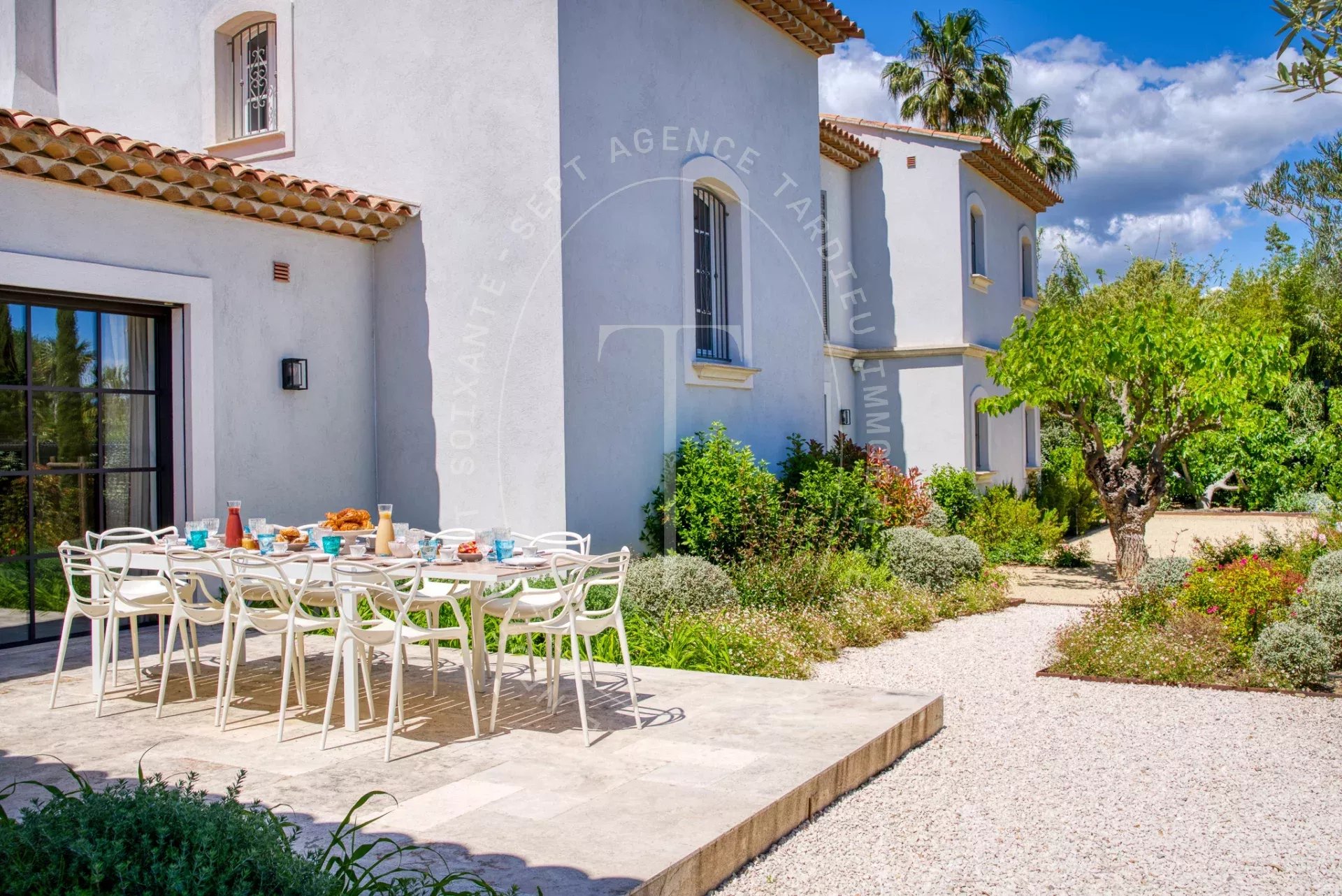 Villa contemporaine avec piscine proche centre ville