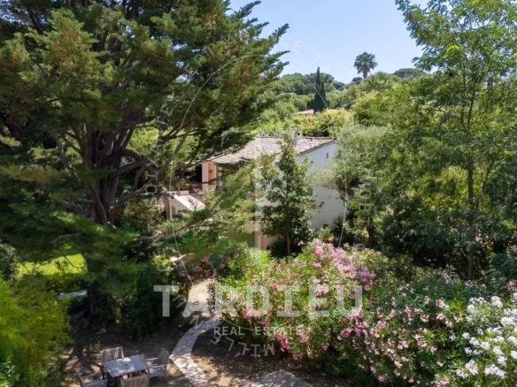 Villa Saint-Tropez, centre, cadre préservé