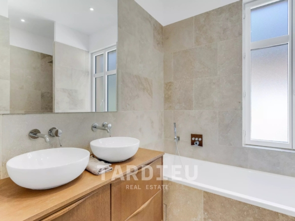 Rare appartement avec vue mer dans une maison classée.