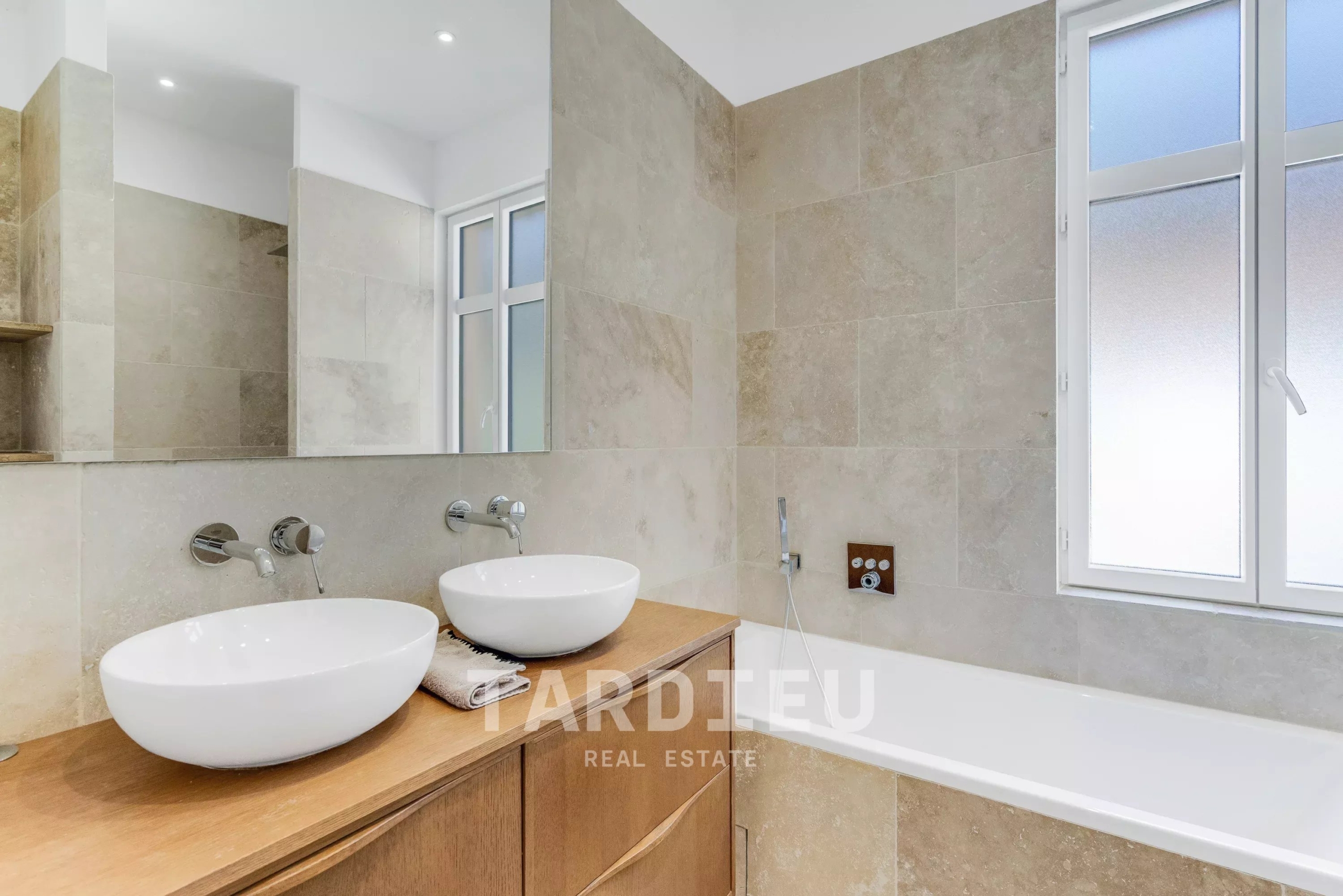 Rare appartement avec vue mer dans une maison classée.