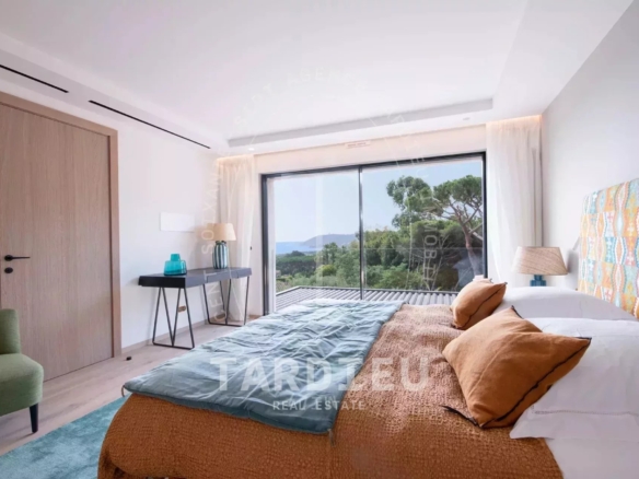 Villa d'Exception avec Vue Panoramique sur la Mer