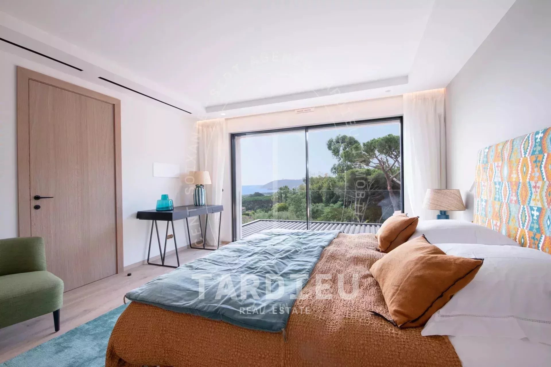 Villa d'Exception avec Vue Panoramique sur la Mer