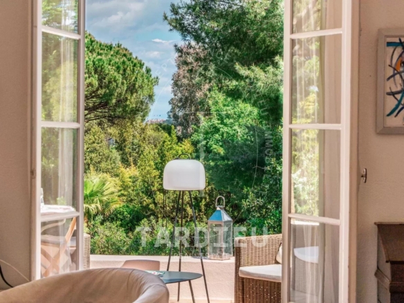 Villa Saint-Tropez, centre, cadre préservé