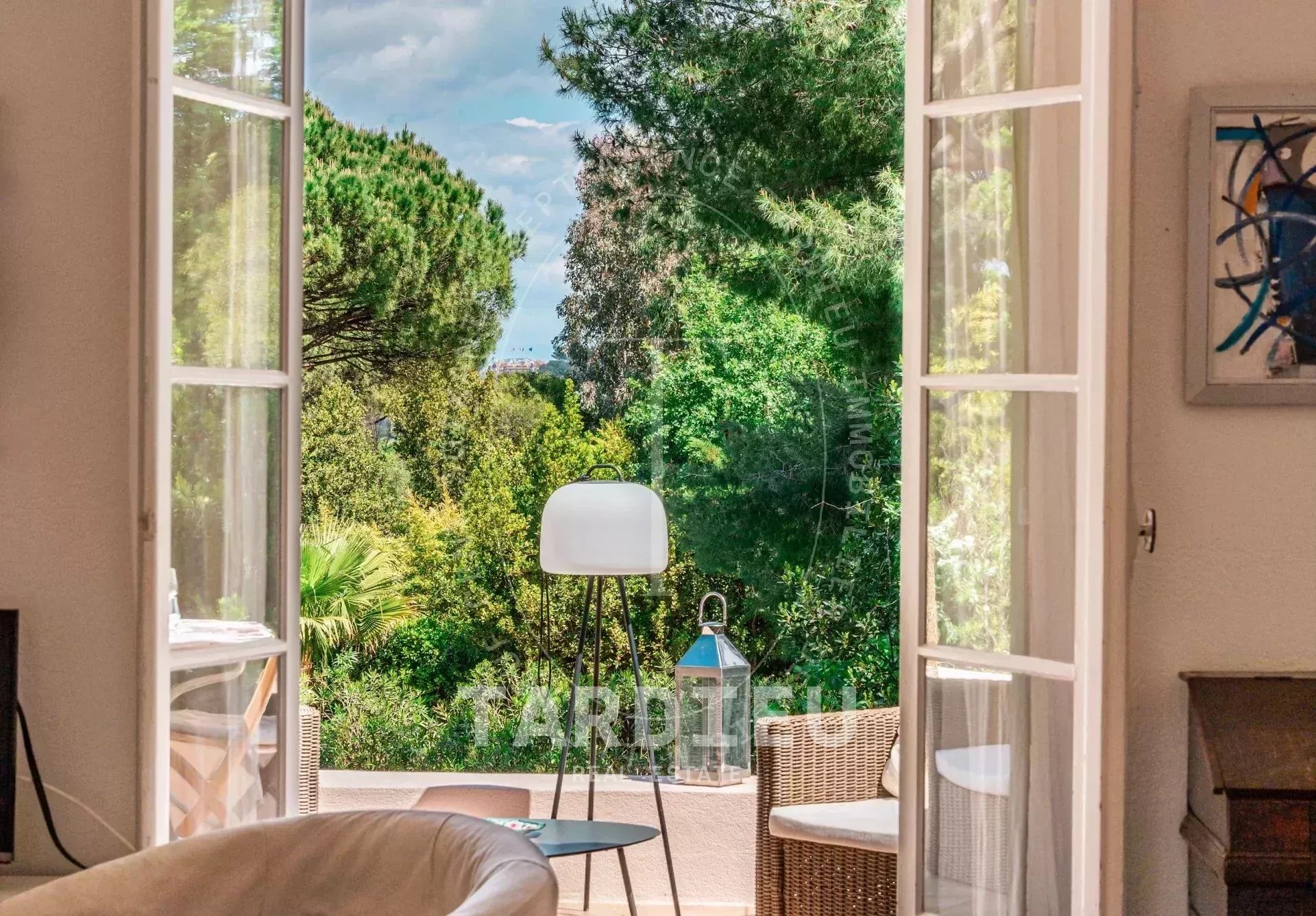 Villa Saint-Tropez, centre, cadre préservé