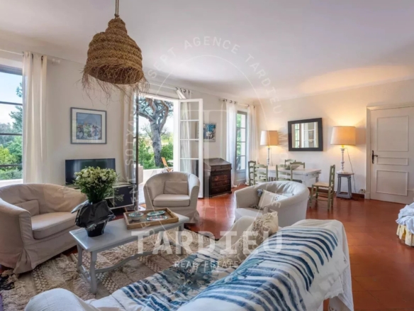 Villa Saint-Tropez, centre, cadre préservé