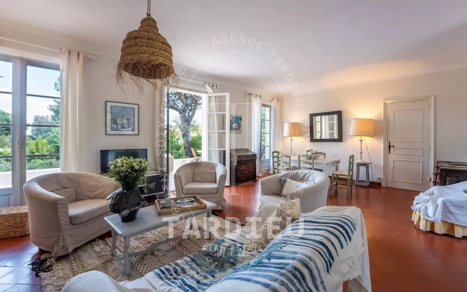 Villa Saint-Tropez, centre, cadre préservé