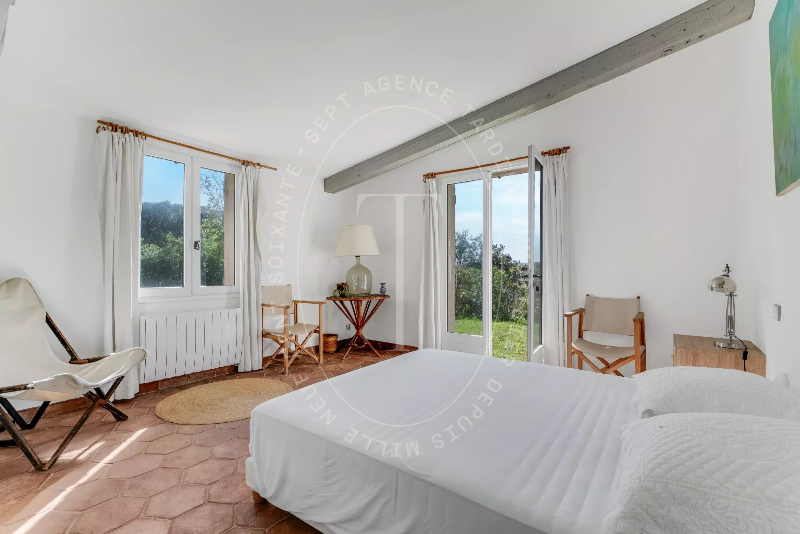 Maison provençale avec vue sur le village de Ramatuelle