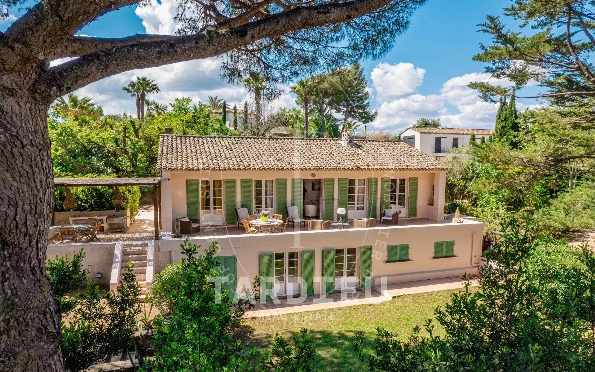 Villa Saint-Tropez, centre, cadre préservé