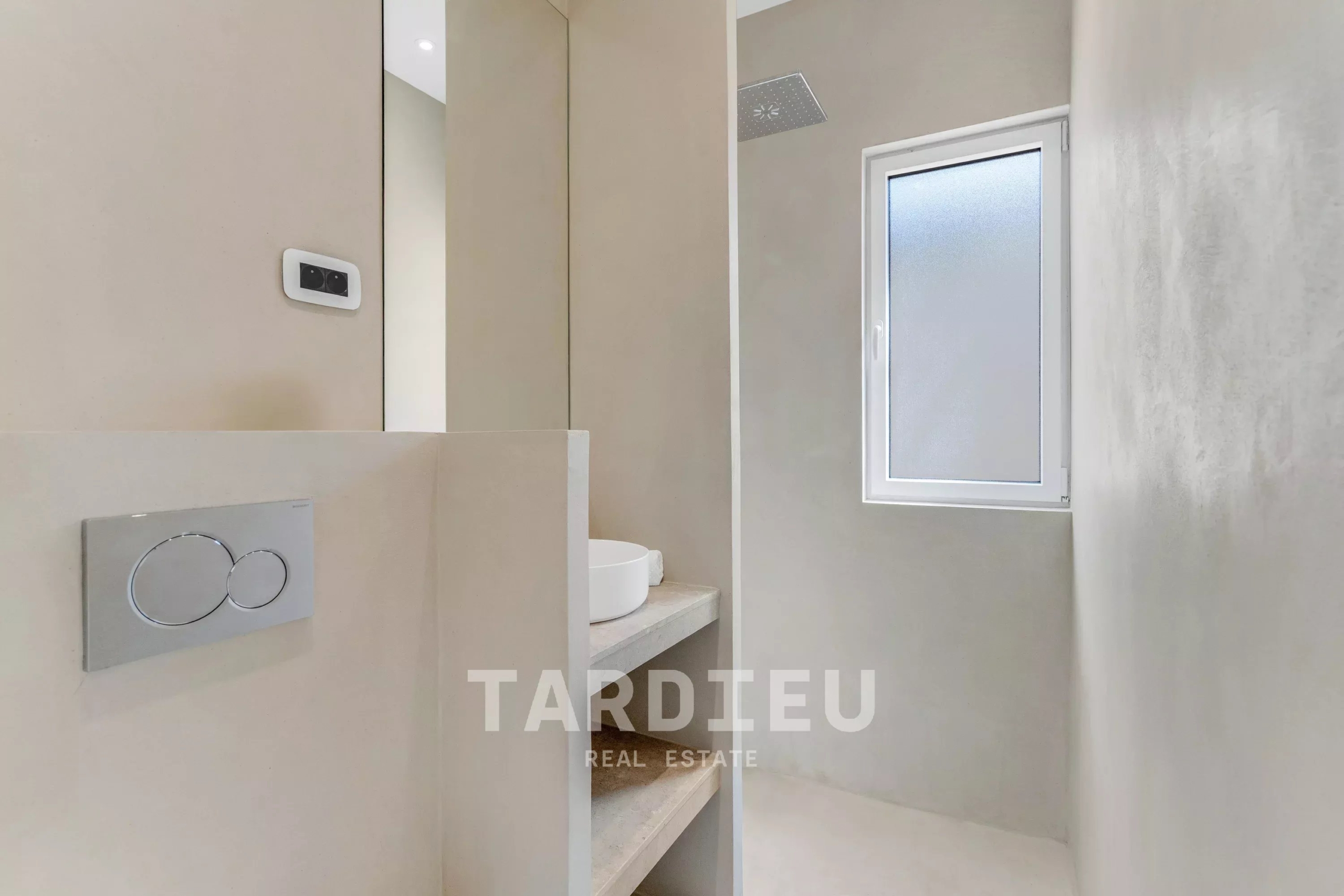 Rare appartement avec vue mer dans une maison classée.