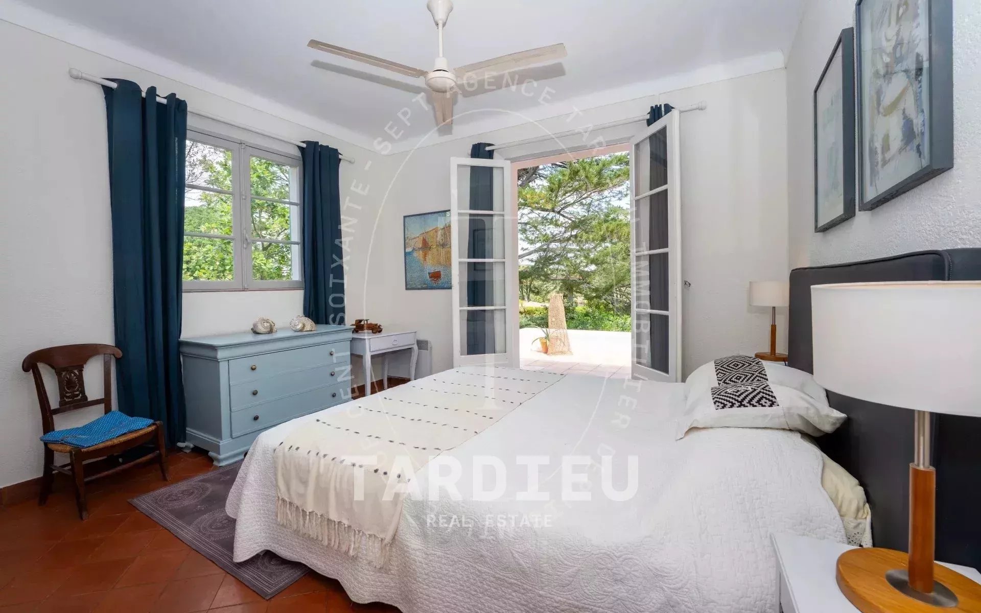 Villa Saint-Tropez, centre, cadre préservé