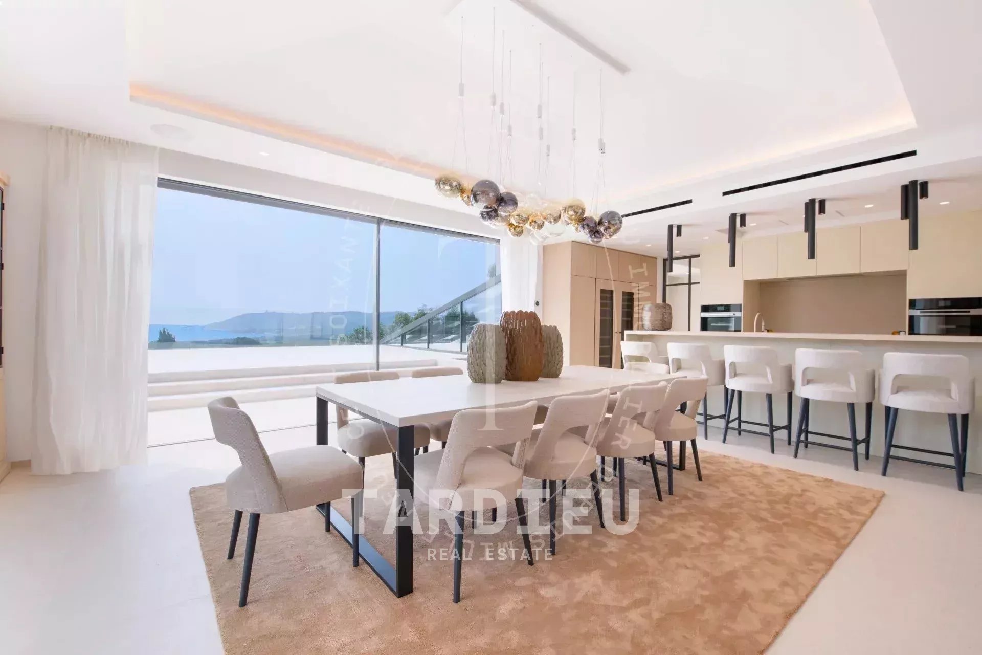 Villa d'Exception avec Vue Panoramique sur la Mer