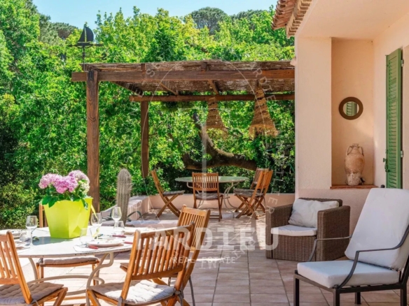 Villa Saint-Tropez, centre, cadre préservé