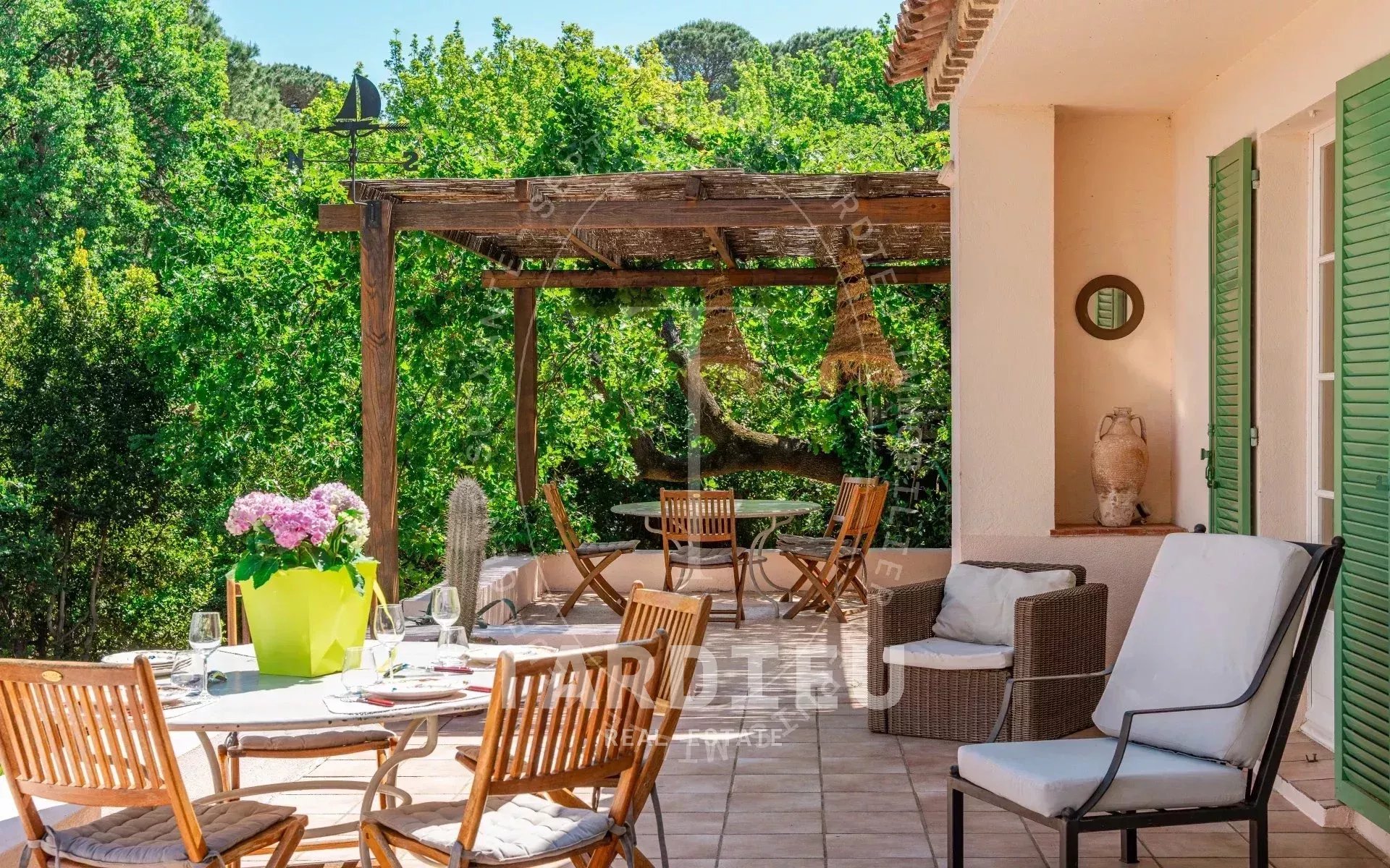 Villa Saint-Tropez, centre, cadre préservé