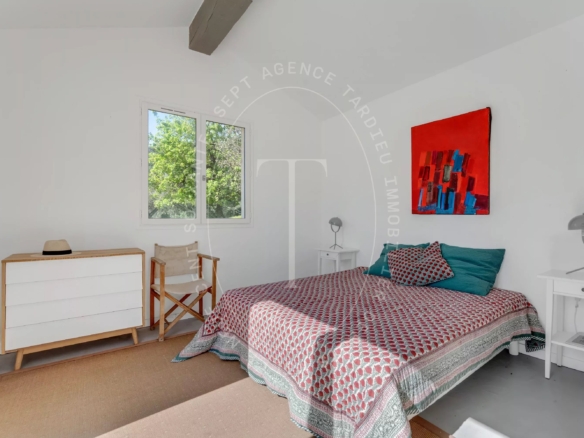 Maison provençale avec vue sur le village de Ramatuelle