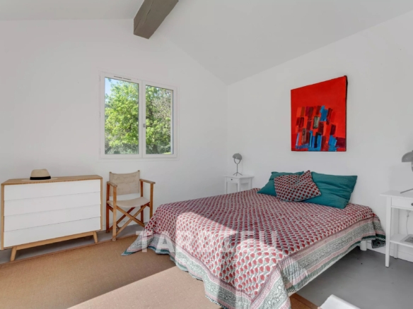 Maison provençale avec vue sur le village de Ramatuelle