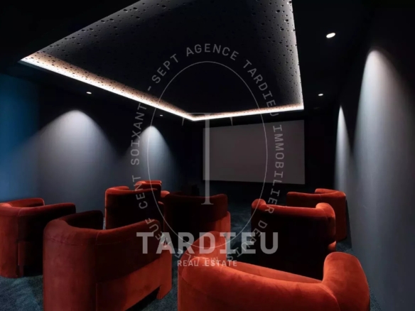 Villa d'Exception avec Vue Panoramique sur la Mer