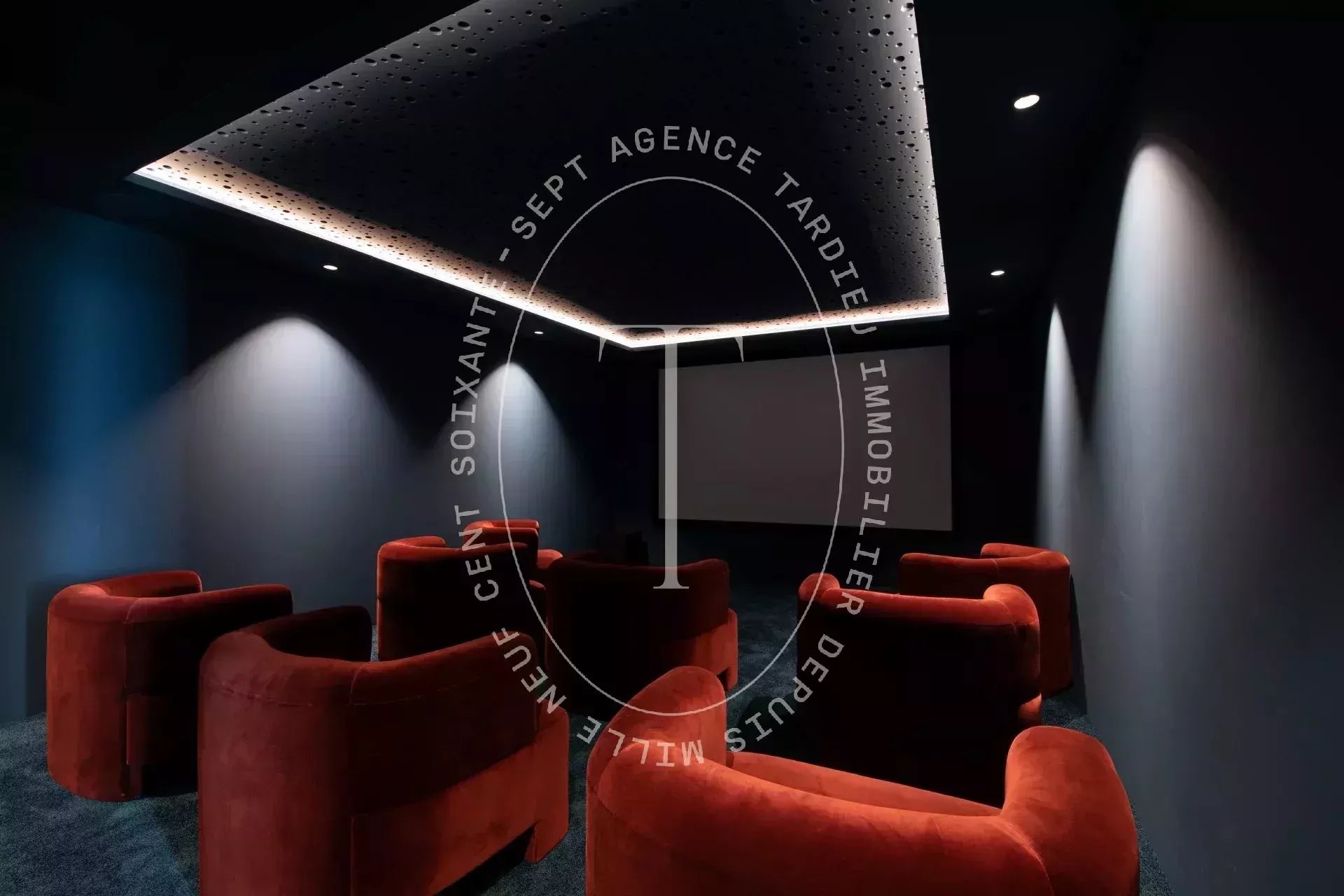 Villa d'Exception avec Vue Panoramique sur la Mer