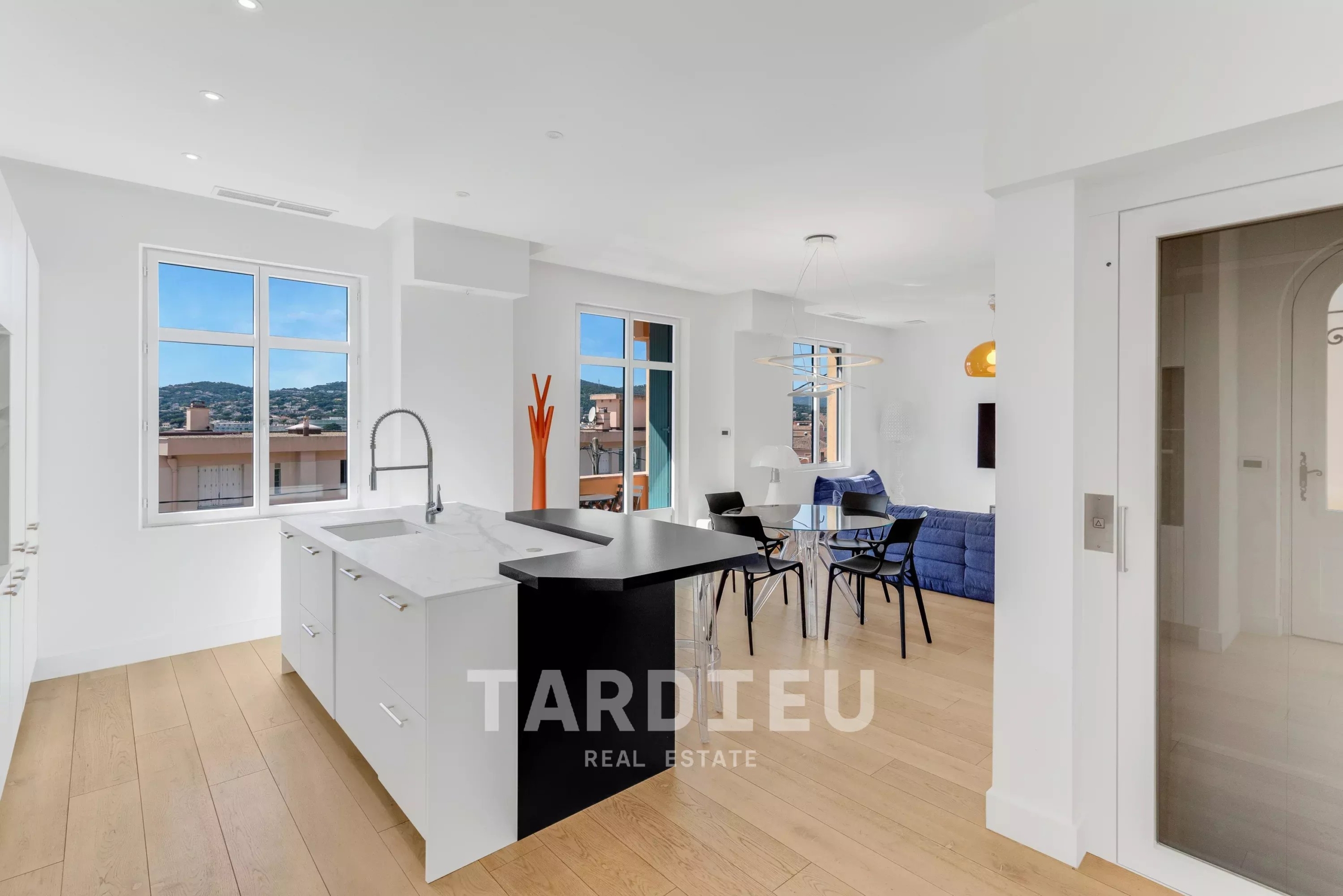 Rare appartement avec vue mer dans une maison classée.