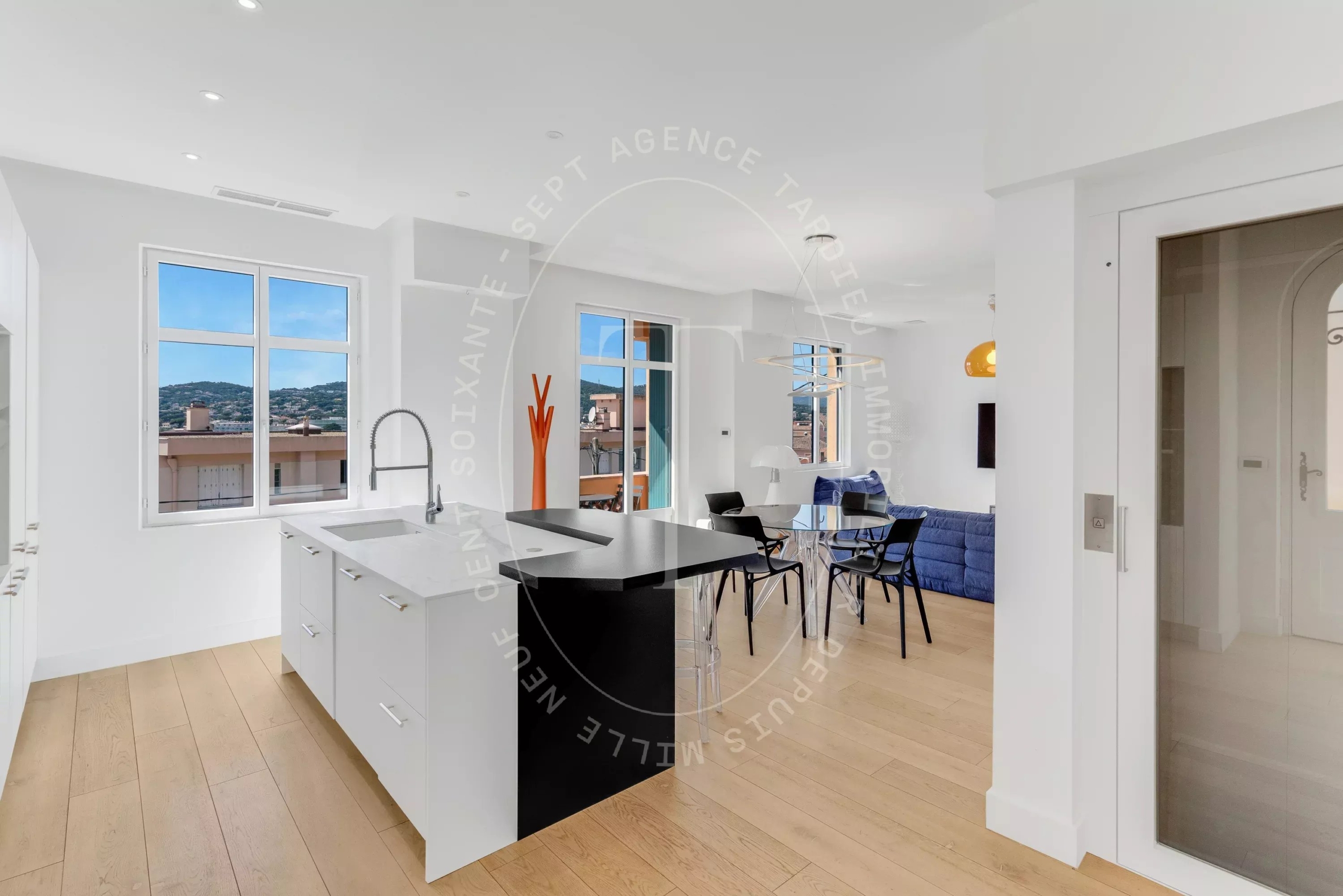 Rare appartement avec vue mer dans une maison classée.