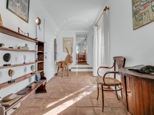 Maison provençale avec vue sur le village de Ramatuelle