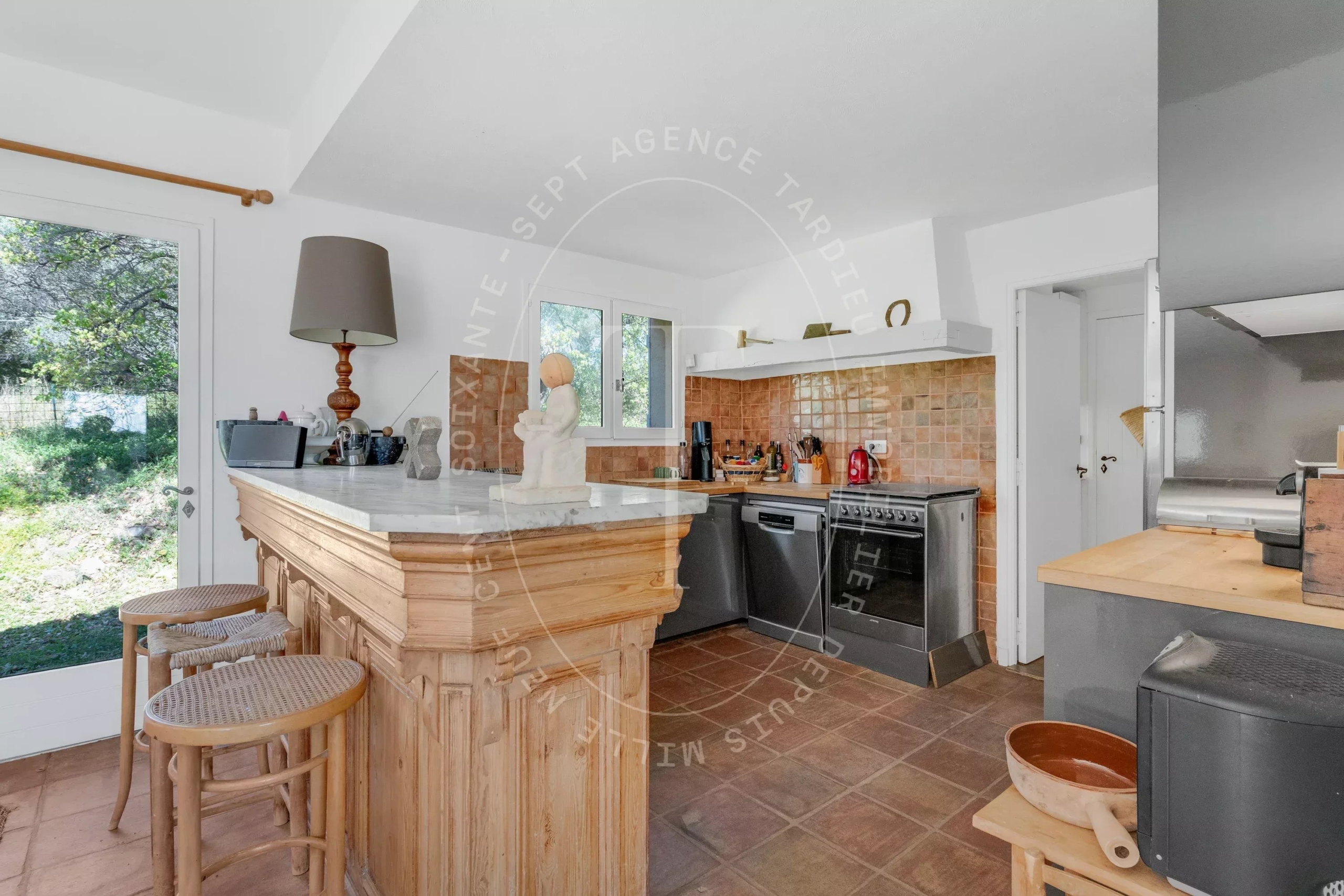 Maison provençale avec vue sur le village de Ramatuelle