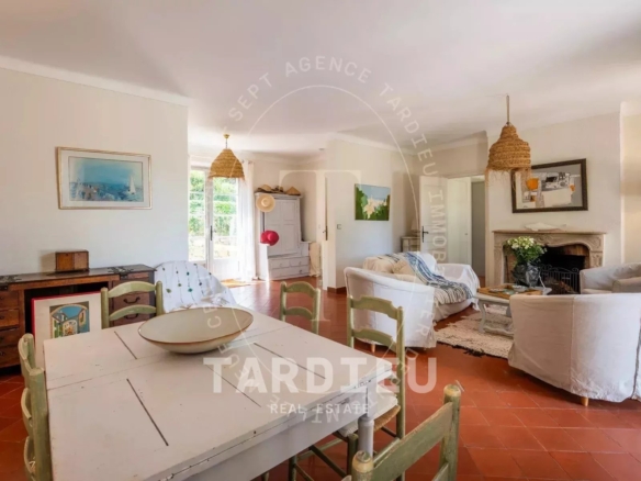 Villa Saint-Tropez, centre, cadre préservé