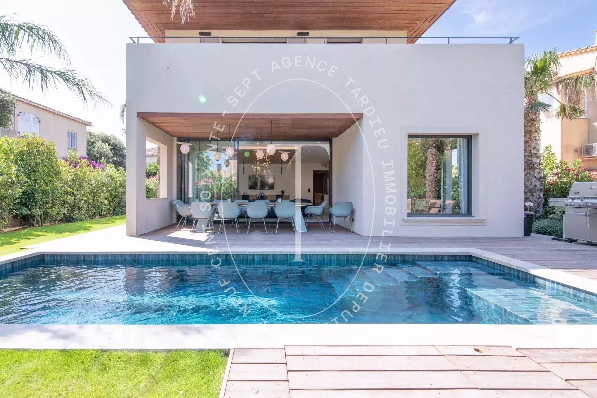 Villa neuve, cœur de Saint-Tropez