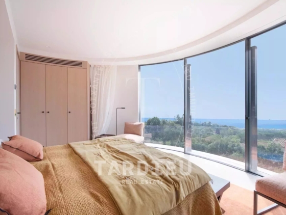 Villa d'Exception avec Vue Panoramique sur la Mer