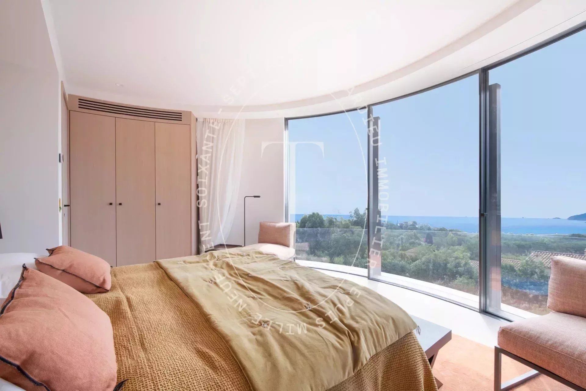 Villa d'Exception avec Vue Panoramique sur la Mer