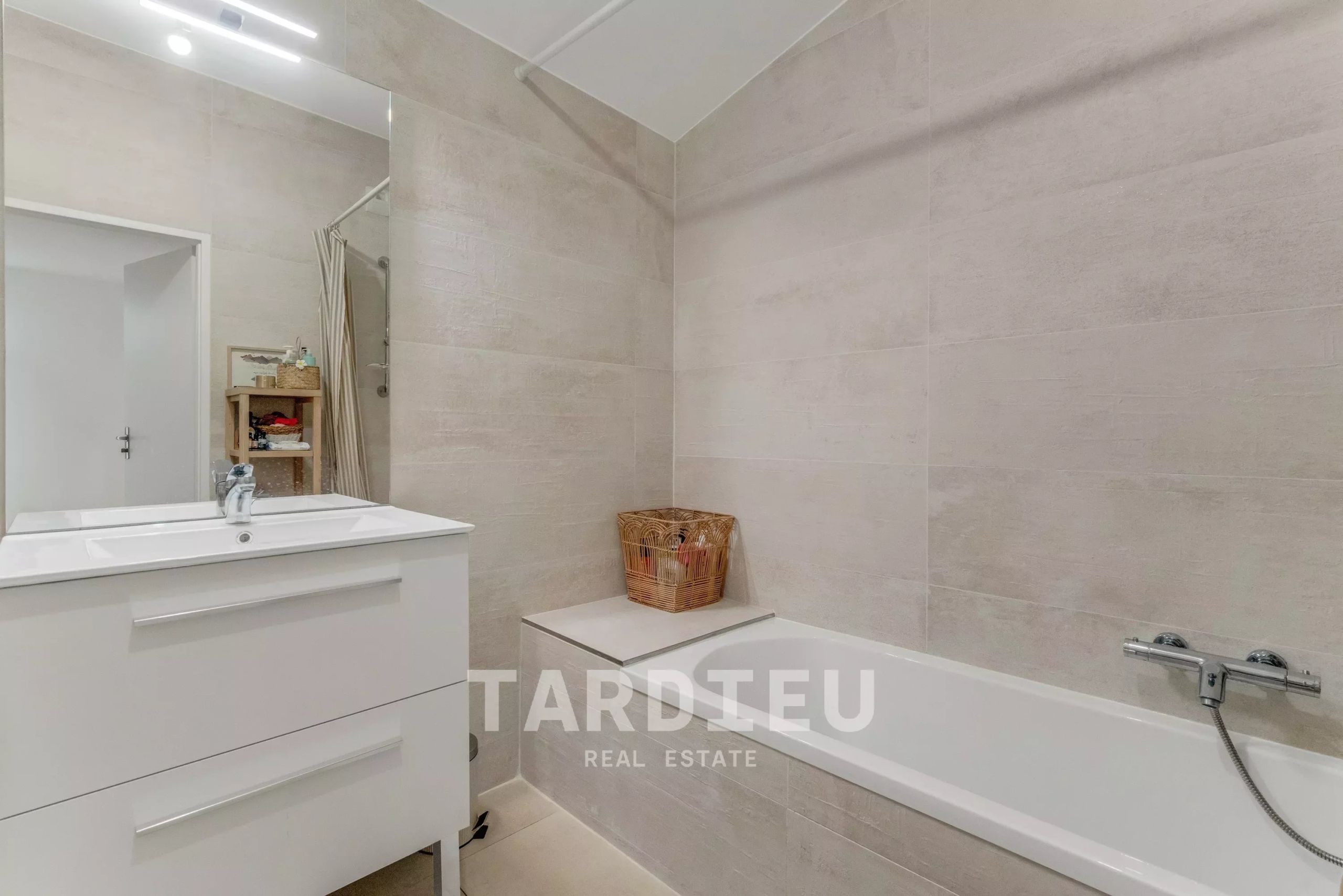 Appartement 5 pièces dernier étage avec terrasse