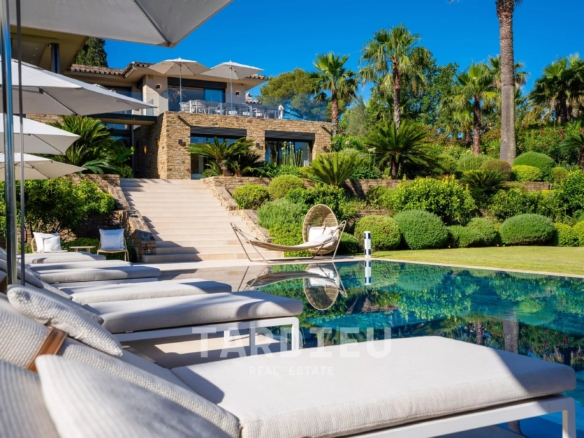 Saint-Tropez : Propriété d'exception vue mer