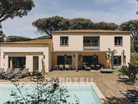 Gassin – Villa avec 5 chambres, piscine et plage à pieds