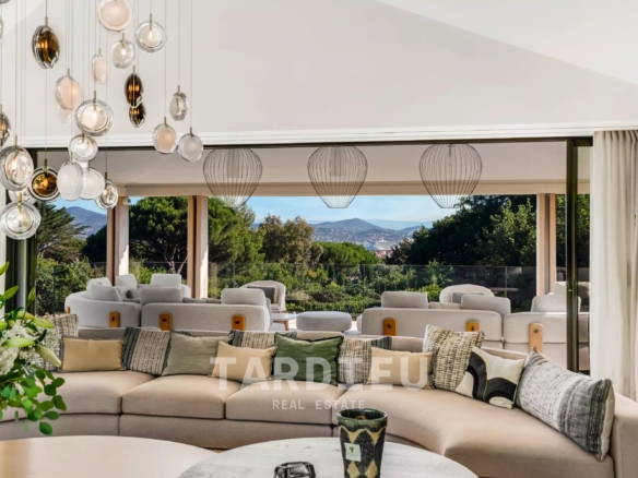 Saint-Tropez : Propriété d'exception vue mer