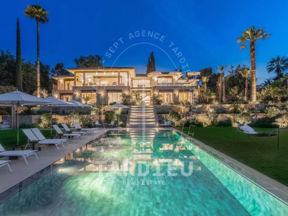 Saint-Tropez : Propriété d'exception vue mer