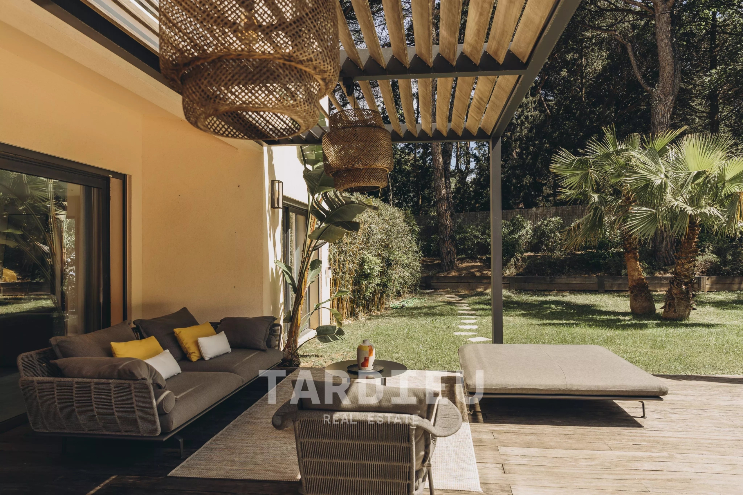 Gassin – Villa avec 5 chambres, piscine et plage à pieds